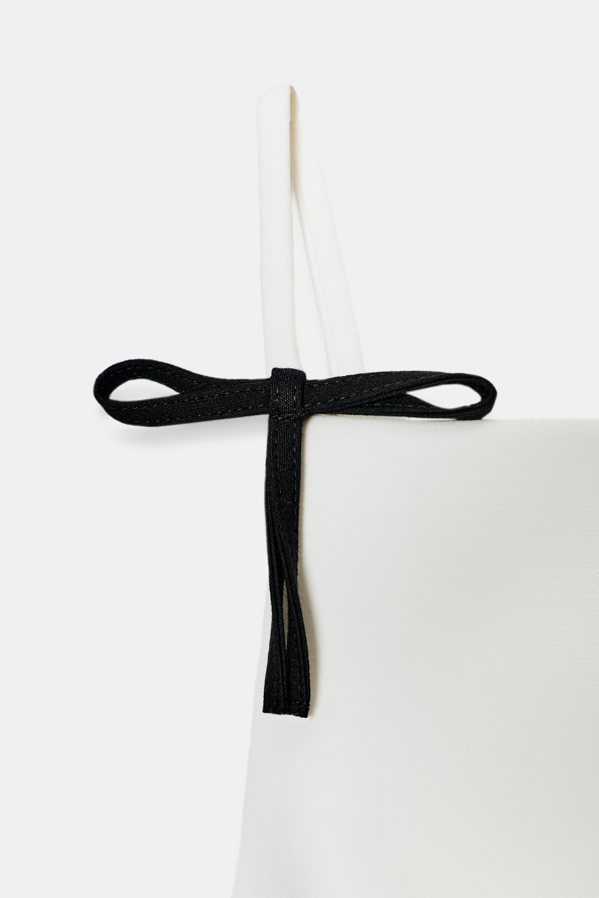 TOP À BRETELLES ET LACETS